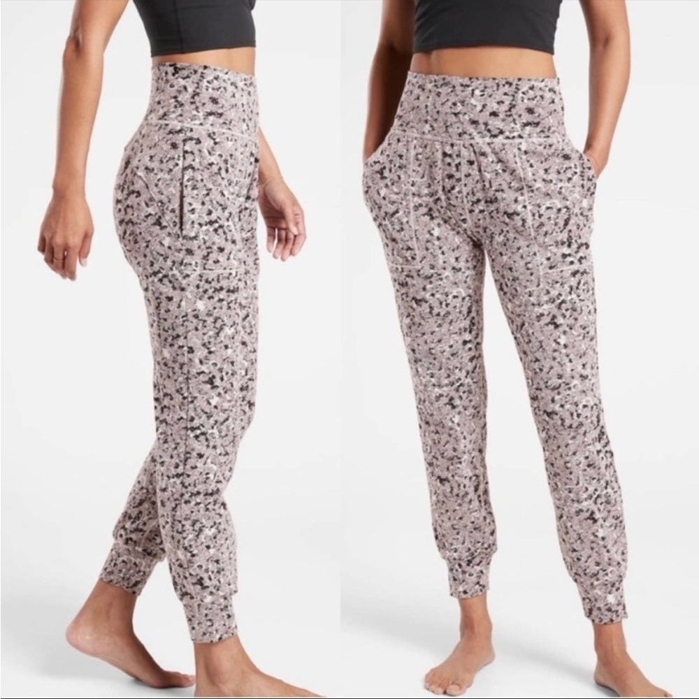 Athleta textured salutation jogger